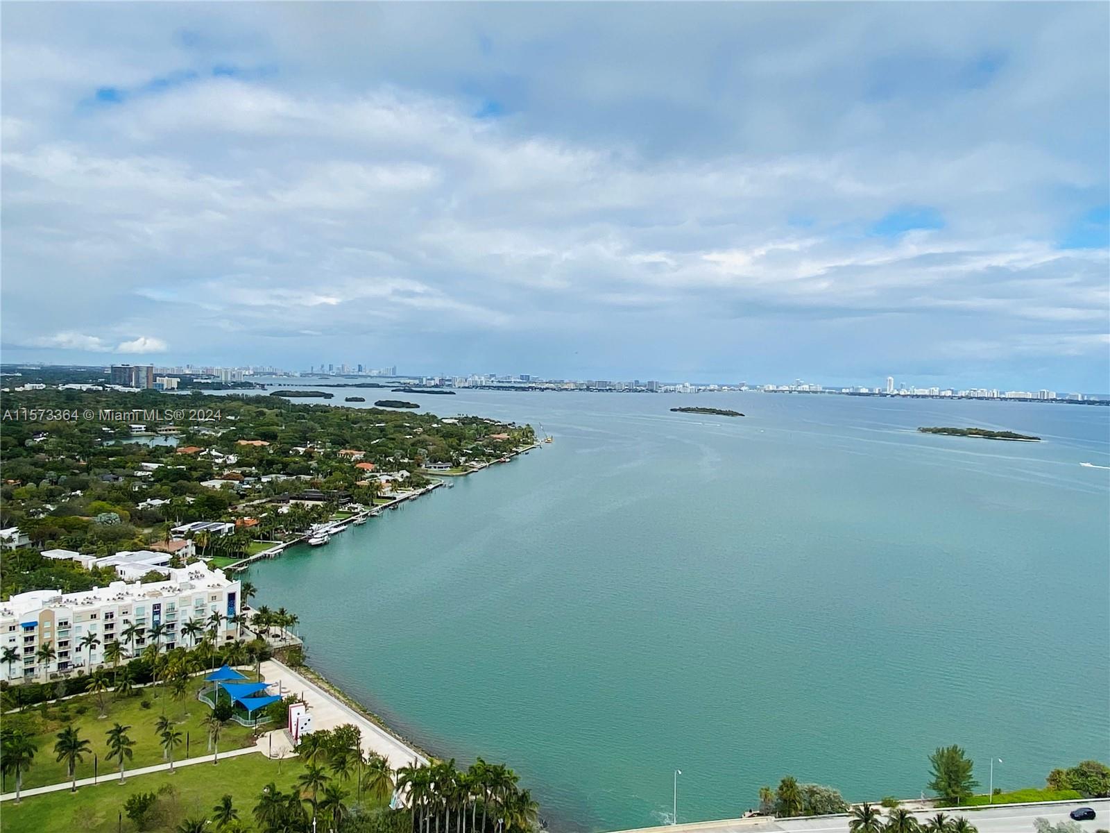 601 NE 36th St 2807, Miami, Florida 33137, 2 Bedrooms Bedrooms, ,2 BathroomsBathrooms,Residentiallease,For Rent,601 NE 36th St 2807,A11573364
