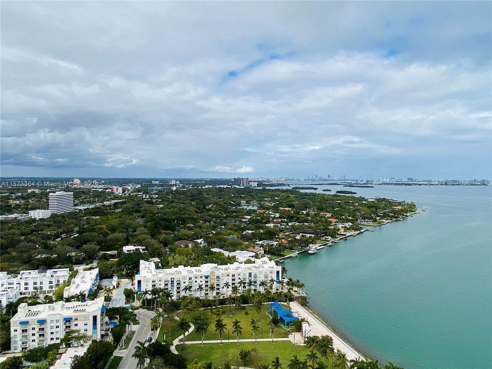 601 NE 36th St 2807, Miami, Florida 33137, 2 Bedrooms Bedrooms, ,2 BathroomsBathrooms,Residentiallease,For Rent,601 NE 36th St 2807,A11573364