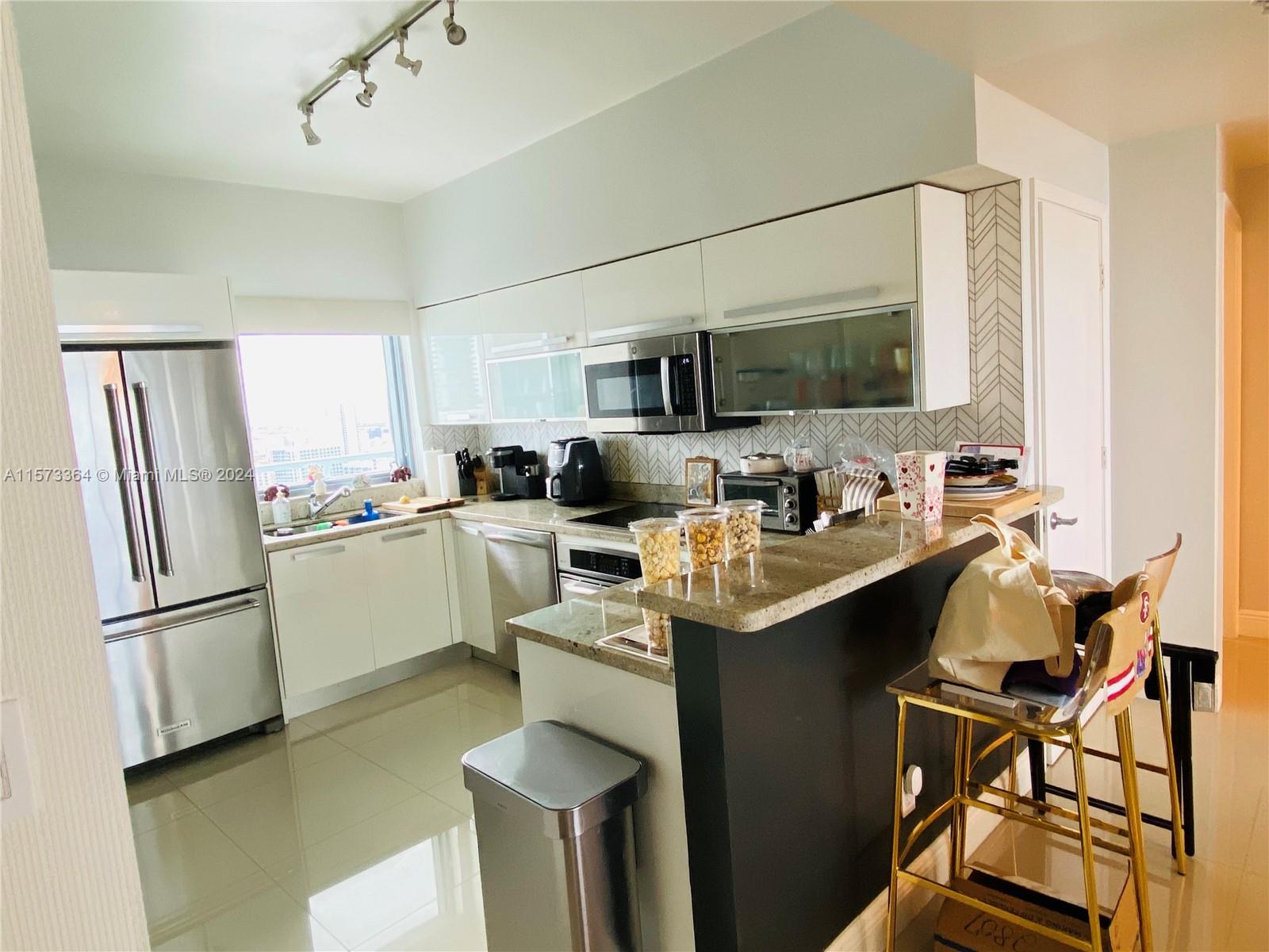 601 NE 36th St 2807, Miami, Florida 33137, 2 Bedrooms Bedrooms, ,2 BathroomsBathrooms,Residentiallease,For Rent,601 NE 36th St 2807,A11573364
