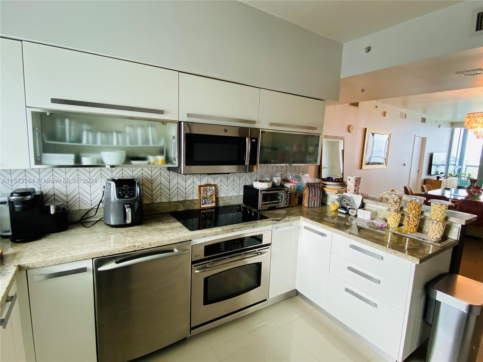 601 NE 36th St 2807, Miami, Florida 33137, 2 Bedrooms Bedrooms, ,2 BathroomsBathrooms,Residentiallease,For Rent,601 NE 36th St 2807,A11573364