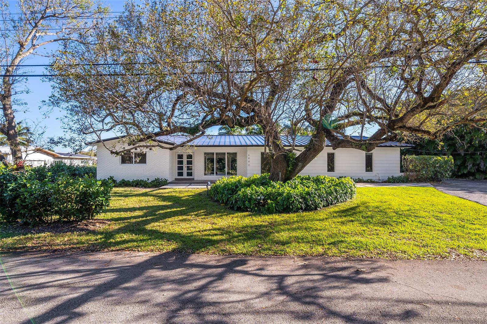 6880 SW 126th Ter -, Pinecrest, Florida 33156, 6 Bedrooms Bedrooms, ,5 BathroomsBathrooms,Residentiallease,For Rent,6880 SW 126th Ter -,A11573381