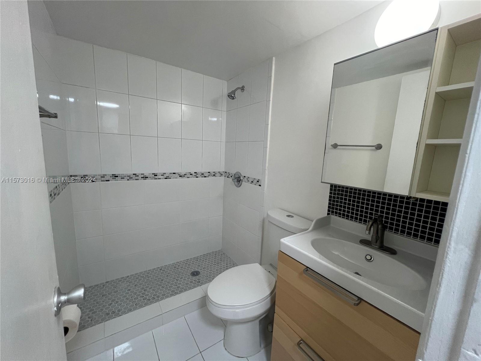 1530 SW 2nd St 107, Miami, Florida 33135, 2 Bedrooms Bedrooms, ,1 BathroomBathrooms,Residentiallease,For Rent,1530 SW 2nd St 107,A11573016
