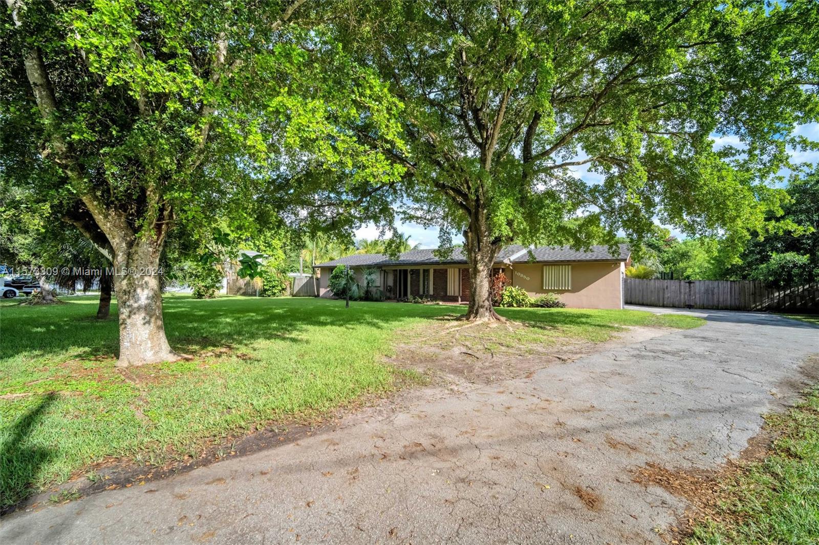 Listing Photo 11