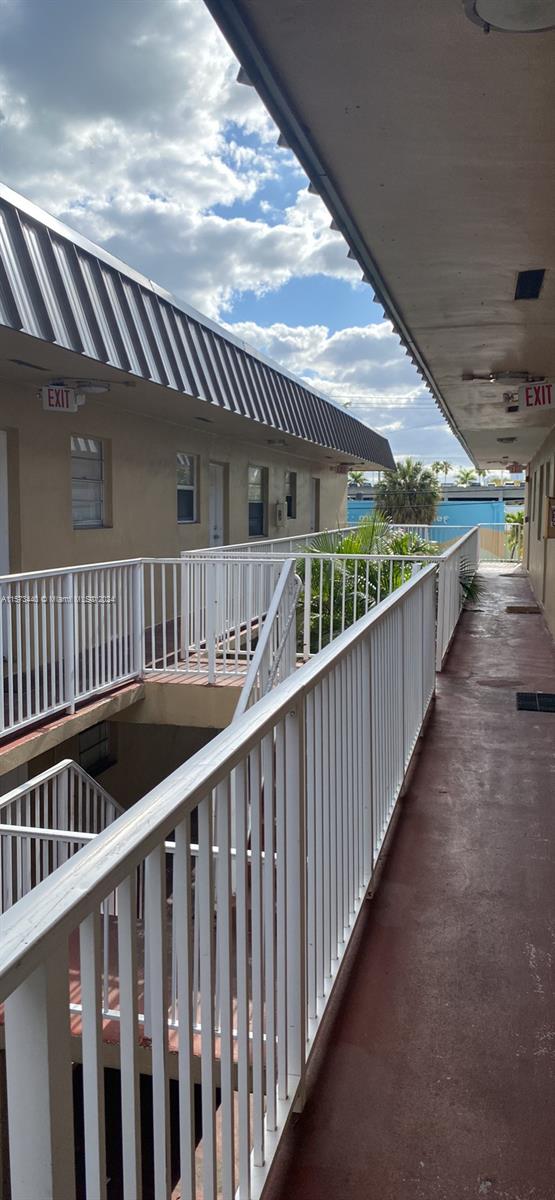 16118 NE 21st Ave 11, North Miami Beach, Florida 33162, 2 Bedrooms Bedrooms, ,1 BathroomBathrooms,Residentiallease,For Rent,16118 NE 21st Ave 11,A11573440