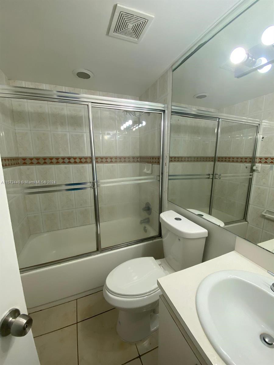 16118 NE 21st Ave 11, North Miami Beach, Florida 33162, 2 Bedrooms Bedrooms, ,1 BathroomBathrooms,Residentiallease,For Rent,16118 NE 21st Ave 11,A11573440