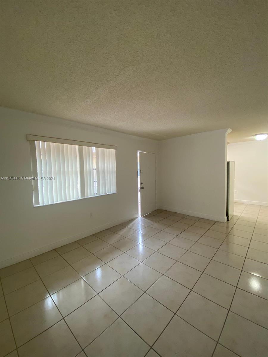 16118 NE 21st Ave 11, North Miami Beach, Florida 33162, 2 Bedrooms Bedrooms, ,1 BathroomBathrooms,Residentiallease,For Rent,16118 NE 21st Ave 11,A11573440