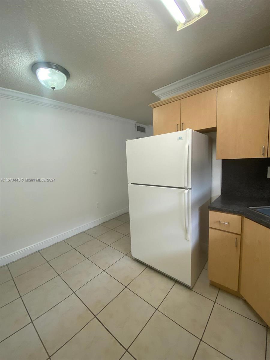 16118 NE 21st Ave 11, North Miami Beach, Florida 33162, 2 Bedrooms Bedrooms, ,1 BathroomBathrooms,Residentiallease,For Rent,16118 NE 21st Ave 11,A11573440
