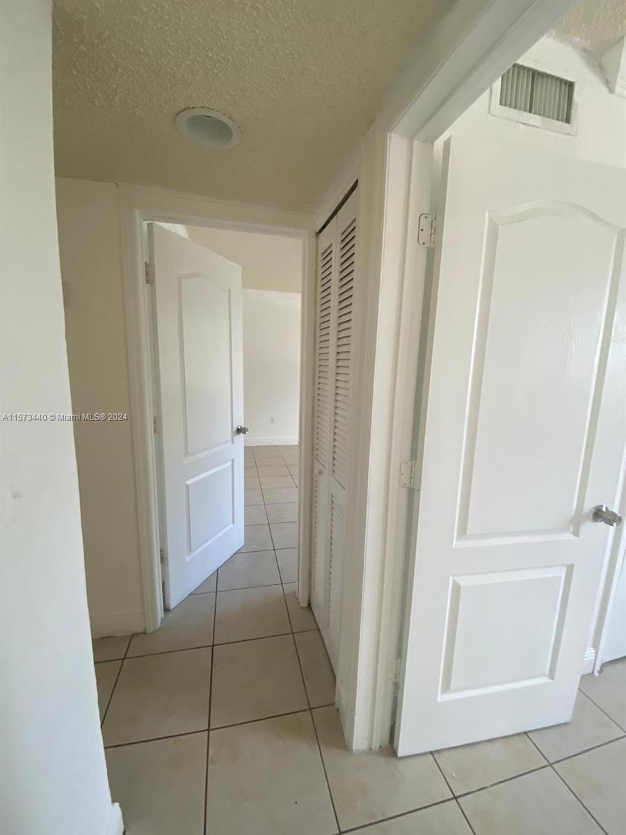 16118 NE 21st Ave 11, North Miami Beach, Florida 33162, 2 Bedrooms Bedrooms, ,1 BathroomBathrooms,Residentiallease,For Rent,16118 NE 21st Ave 11,A11573440