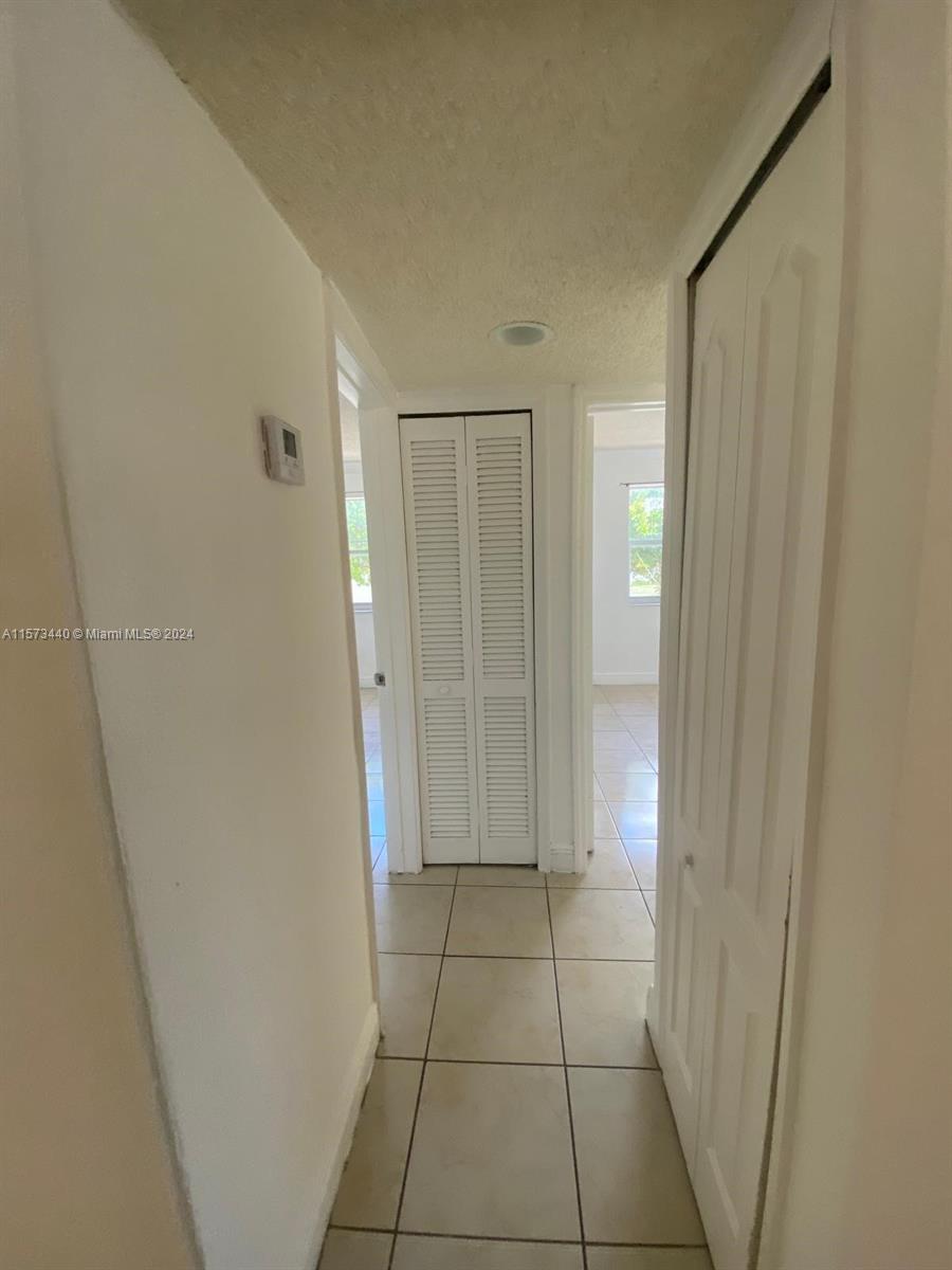 16118 NE 21st Ave 11, North Miami Beach, Florida 33162, 2 Bedrooms Bedrooms, ,1 BathroomBathrooms,Residentiallease,For Rent,16118 NE 21st Ave 11,A11573440