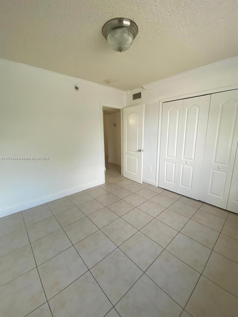 16118 NE 21st Ave 11, North Miami Beach, Florida 33162, 2 Bedrooms Bedrooms, ,1 BathroomBathrooms,Residentiallease,For Rent,16118 NE 21st Ave 11,A11573440