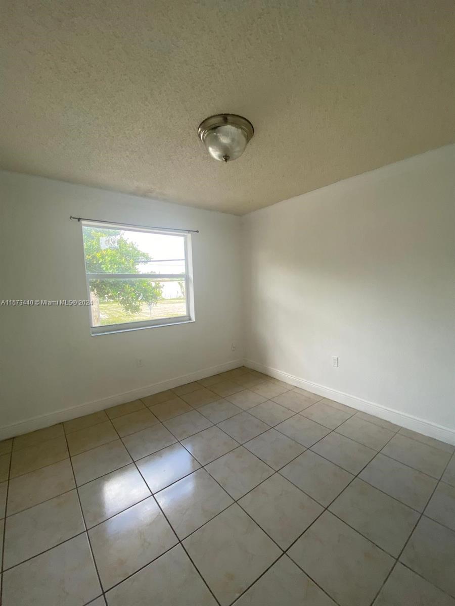 16118 NE 21st Ave 11, North Miami Beach, Florida 33162, 2 Bedrooms Bedrooms, ,1 BathroomBathrooms,Residentiallease,For Rent,16118 NE 21st Ave 11,A11573440