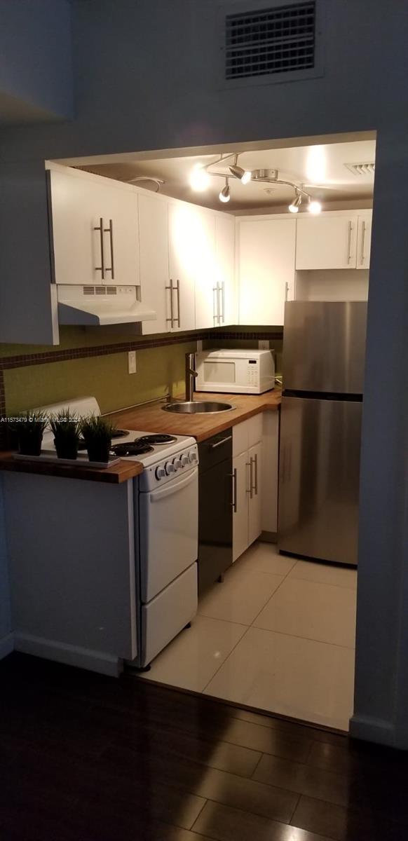 1550 Drexel Ave 106, Miami Beach, Florida 33139, 1 Bedroom Bedrooms, ,1 BathroomBathrooms,Residential,For Sale,1550 Drexel Ave 106,A11573479