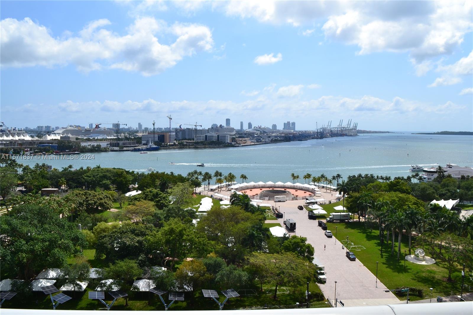 50 Biscayne Blvd 1408, Miami, Florida 33132, 3 Bedrooms Bedrooms, ,2 BathroomsBathrooms,Residentiallease,For Rent,50 Biscayne Blvd 1408,A11571837