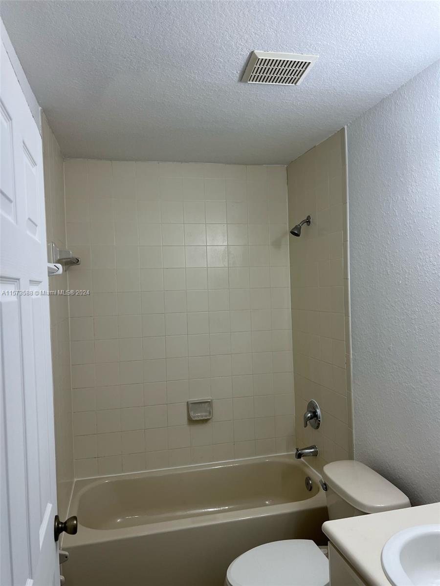 1474 SE 24th Ct 348, Homestead, Florida 33035, 3 Bedrooms Bedrooms, ,2 BathroomsBathrooms,Residentiallease,For Rent,1474 SE 24th Ct 348,A11573588