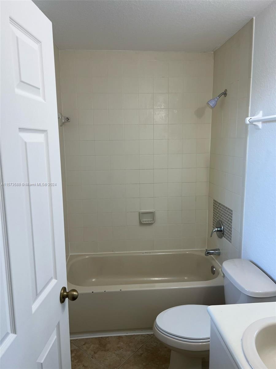 1474 SE 24th Ct 348, Homestead, Florida 33035, 3 Bedrooms Bedrooms, ,2 BathroomsBathrooms,Residentiallease,For Rent,1474 SE 24th Ct 348,A11573588