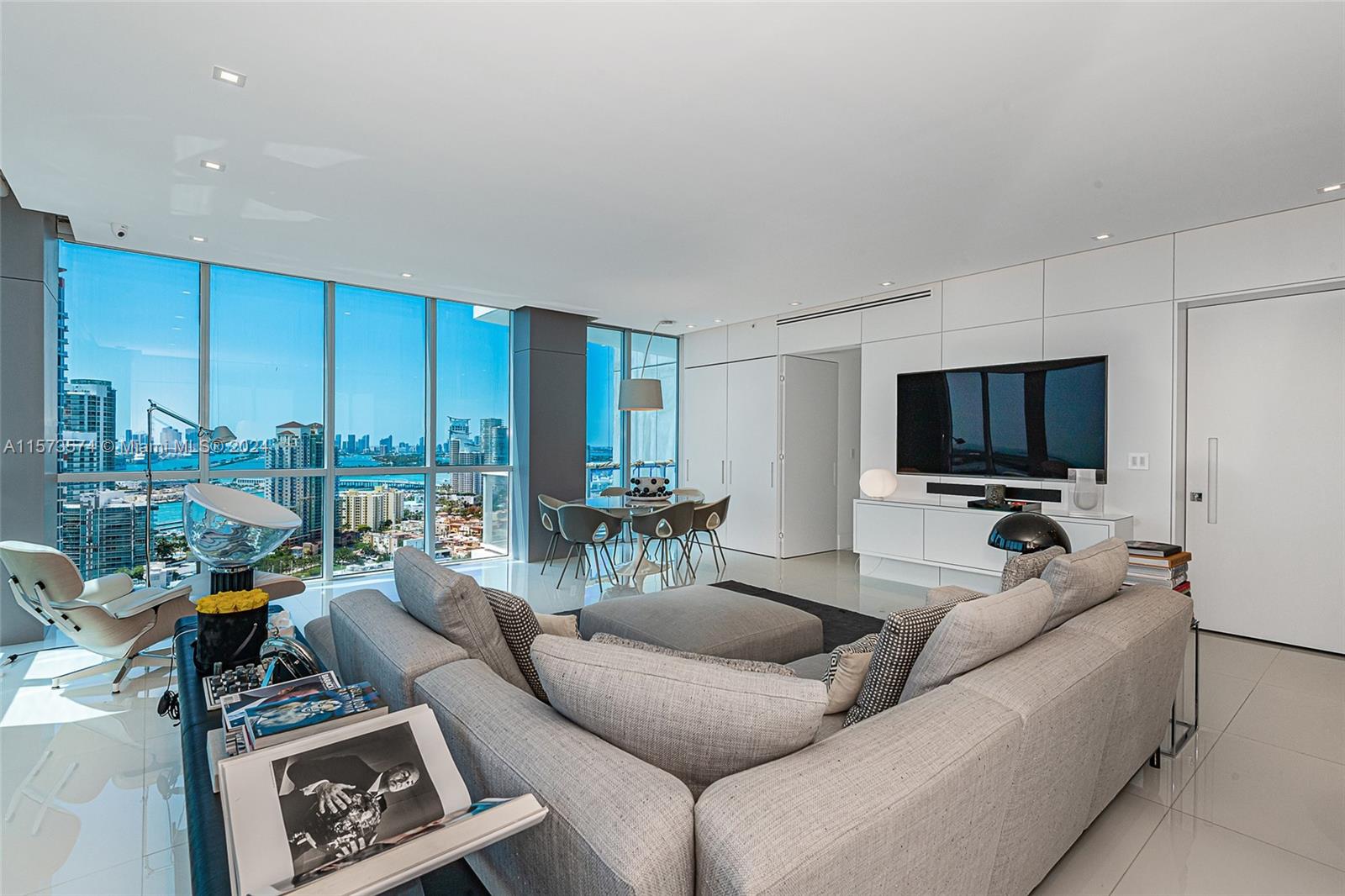 50 S Pointe Dr 2903, Miami Beach, Florida 33139, 3 Bedrooms Bedrooms, ,3 BathroomsBathrooms,Residentiallease,For Rent,50 S Pointe Dr 2903,A11573574