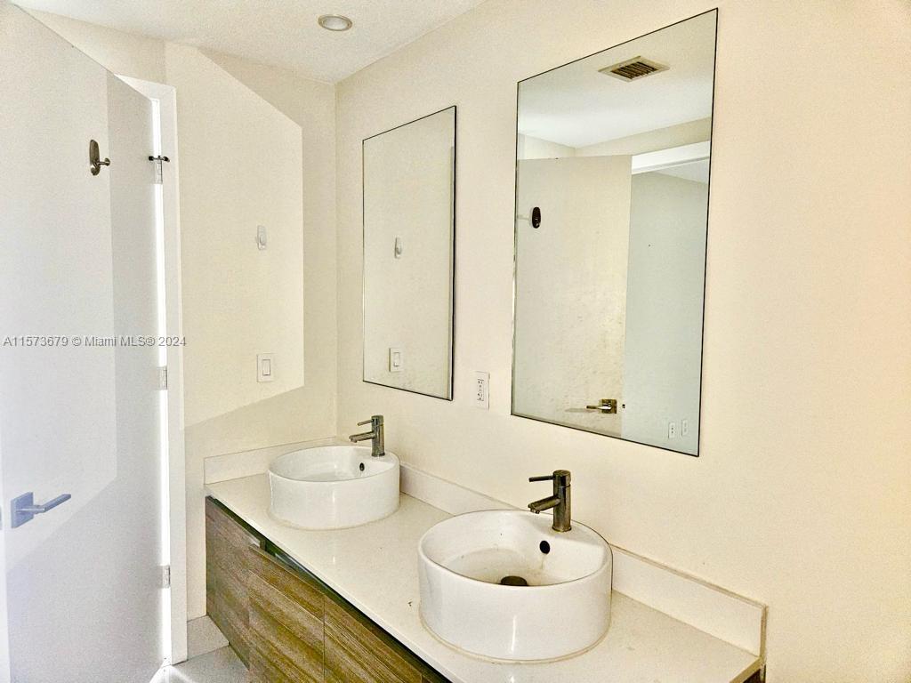 Miami, Florida 33137, 1 Bedroom Bedrooms, ,1 BathroomBathrooms,Residentiallease,For Rent,A11573679