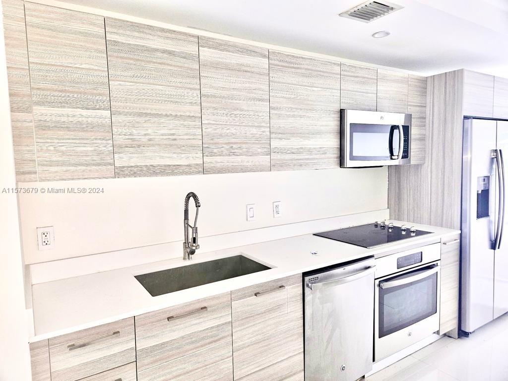 Miami, Florida 33137, 1 Bedroom Bedrooms, ,1 BathroomBathrooms,Residentiallease,For Rent,A11573679