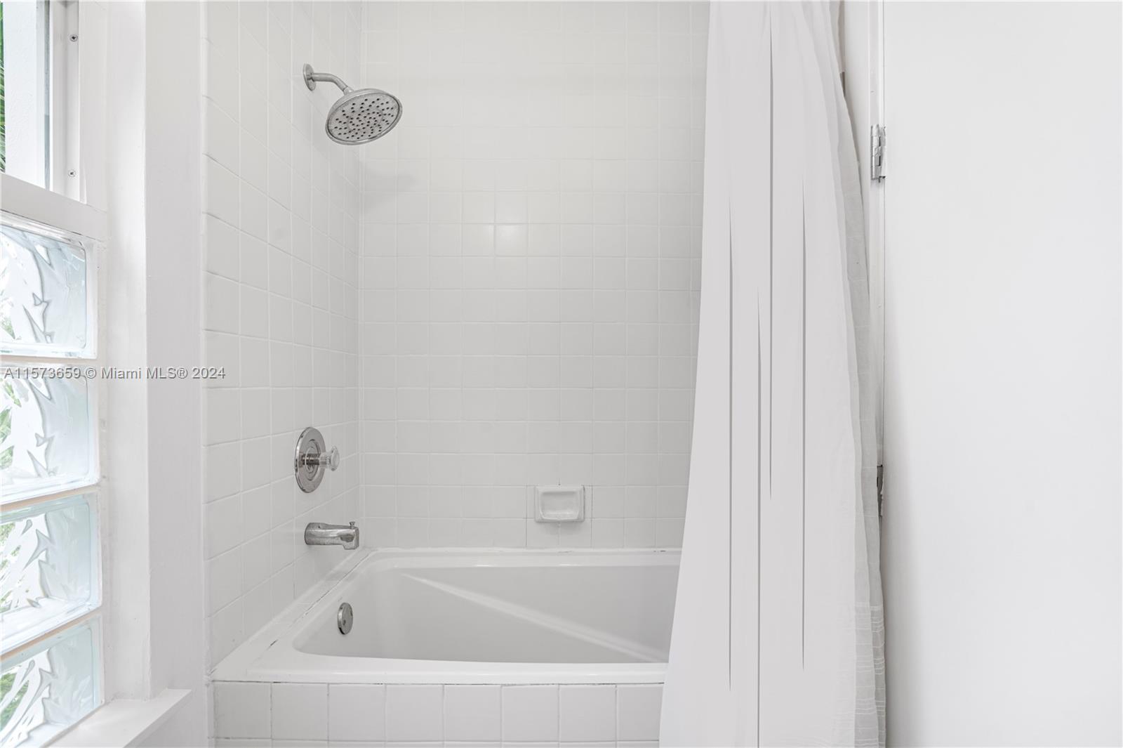 4036 Malaga Ave, Coconut Grove, Florida 33133, 5 Bedrooms Bedrooms, ,5 BathroomsBathrooms,Residentiallease,For Rent,4036 Malaga Ave,A11573659