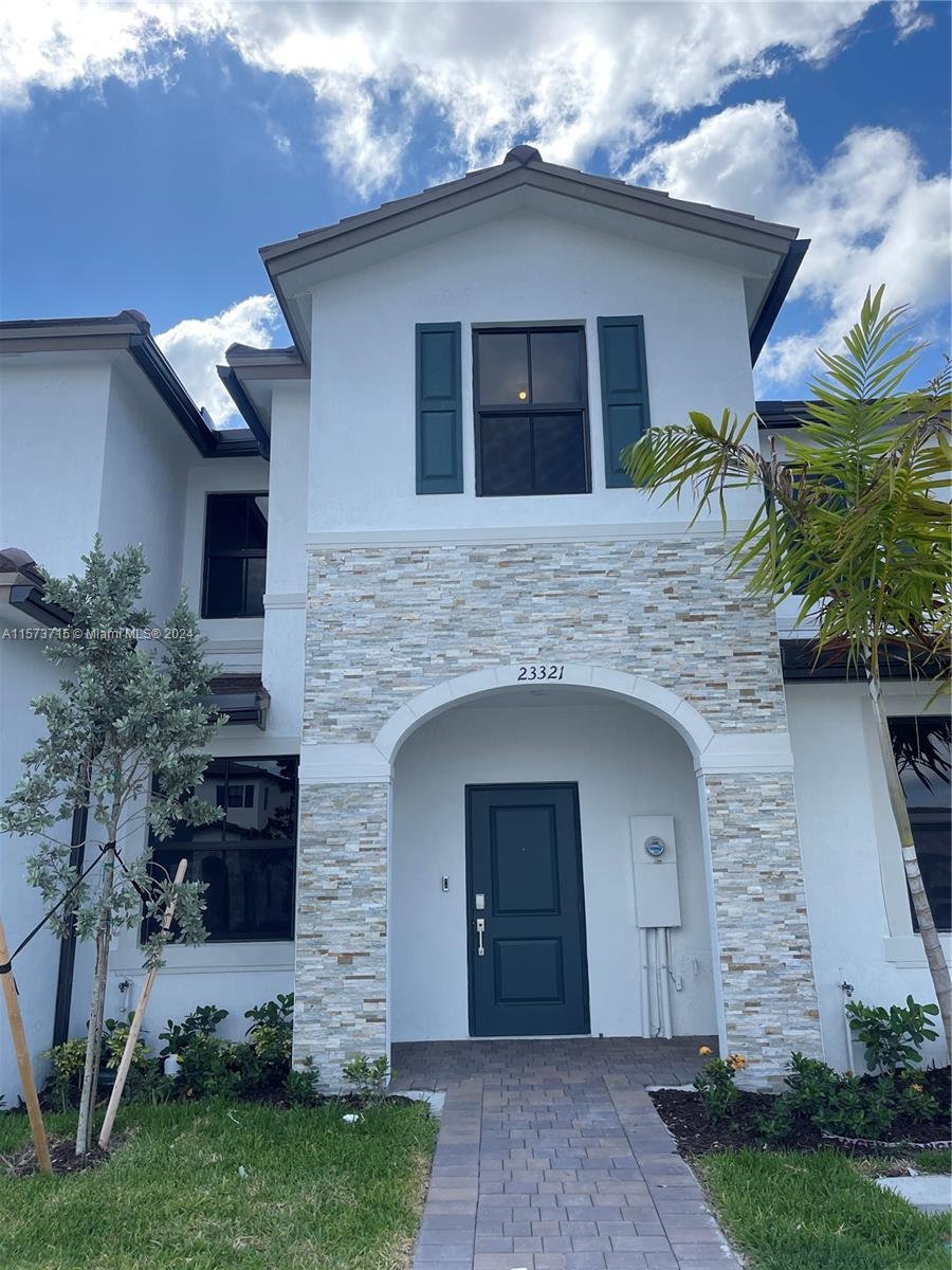 BRAND NEW VILLA AT THE NEW LENNAR COMMUNITY SIENA RESERVES SOUTH. 3 BED AND 2.5 BATH READY TO MOVE IN!!!! CLOSE TO MANY SHOPPING PLAZAS, THE FALLS MALL, RESTAURANTS, URGENT CARES AND MORE. EASY TO SHOW!!!