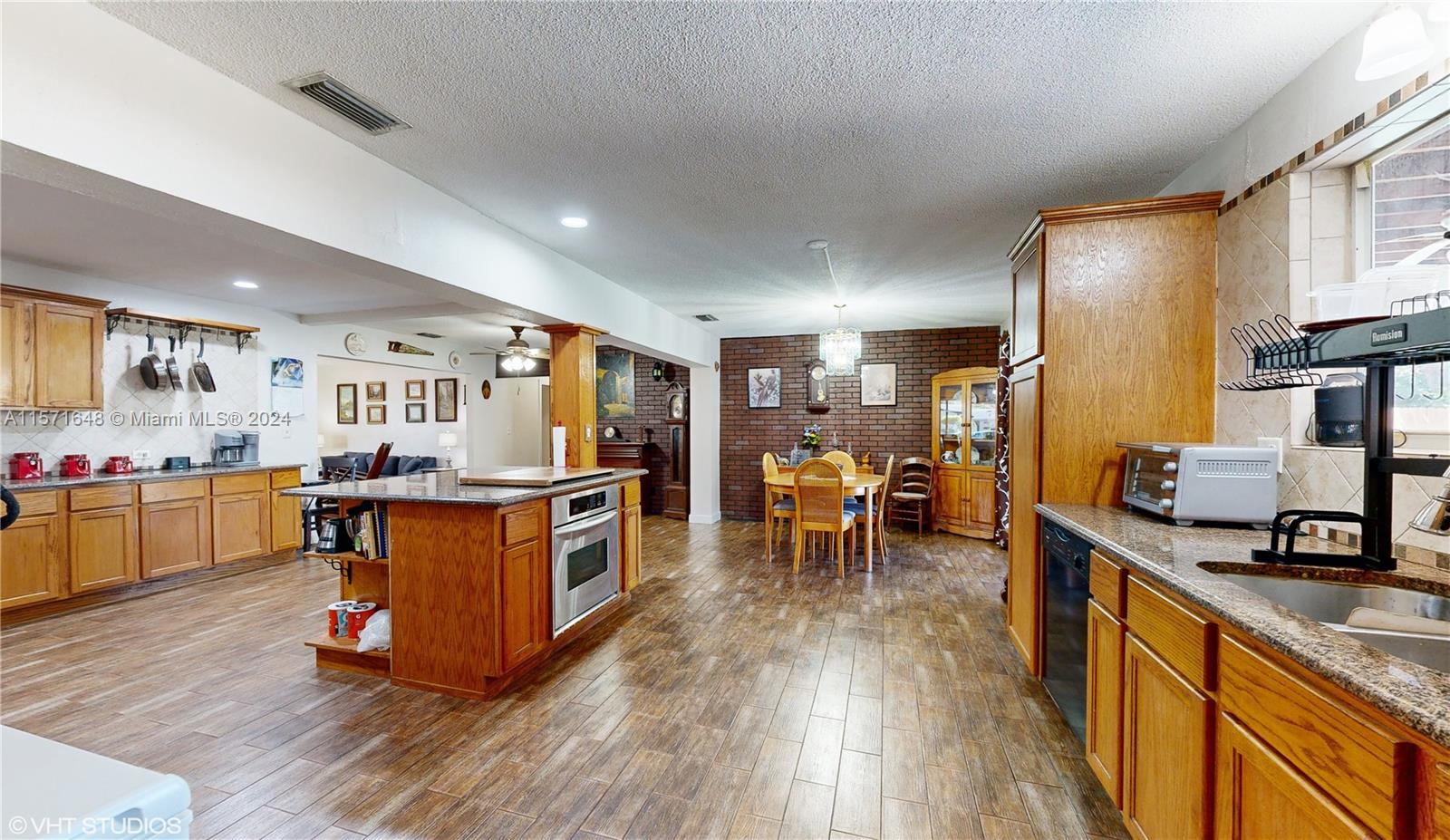 2201 NW 82nd Ave, Pembroke Pines, Florida 33024, 5 Bedrooms Bedrooms, ,3 BathroomsBathrooms,Residential,For Sale,2201 NW 82nd Ave,A11571648