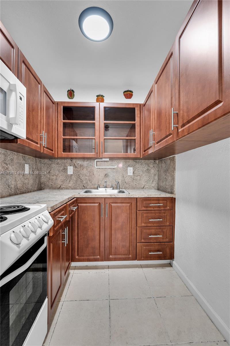 1828 SW 6th St 2, Miami, Florida 33135, 2 Bedrooms Bedrooms, ,1 BathroomBathrooms,Residentiallease,For Rent,1828 SW 6th St 2,A11573712