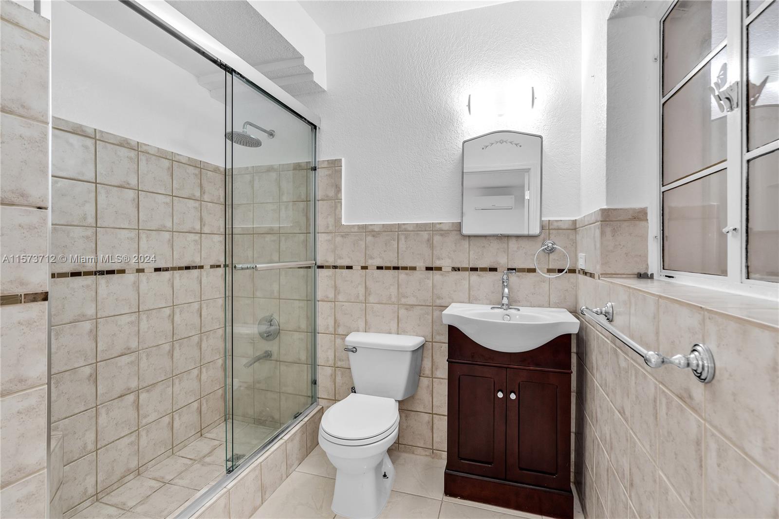 1828 SW 6th St 2, Miami, Florida 33135, 2 Bedrooms Bedrooms, ,1 BathroomBathrooms,Residentiallease,For Rent,1828 SW 6th St 2,A11573712
