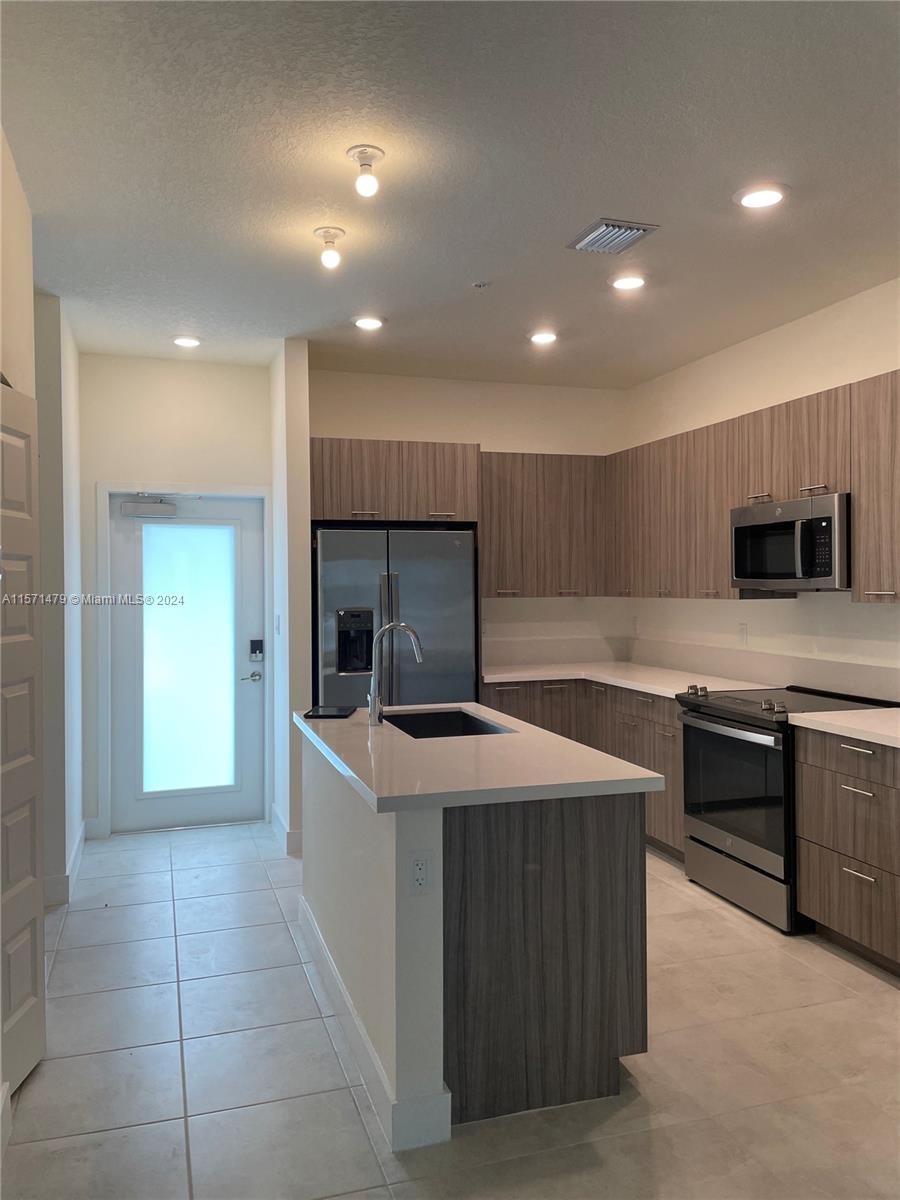 8363 NW 41st St A-102, Doral, Florida 33166, 1 Bedroom Bedrooms, ,1 BathroomBathrooms,Residentiallease,For Rent,8363 NW 41st St A-102,A11571479