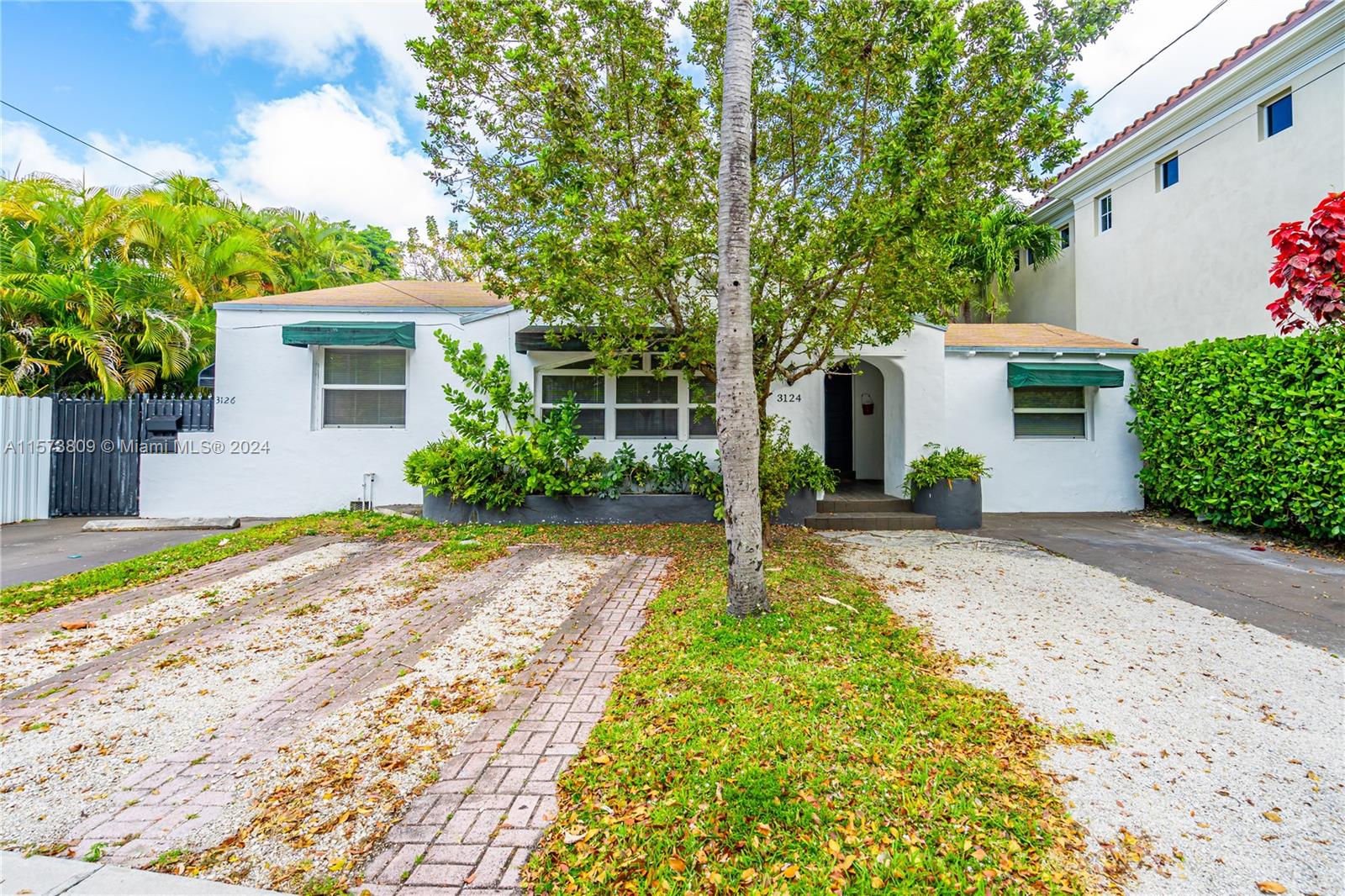 3124 SW 1st Ave Main, Miami, Florida 33129, 2 Bedrooms Bedrooms, ,1 BathroomBathrooms,Residentiallease,For Rent,3124 SW 1st Ave Main,A11573809