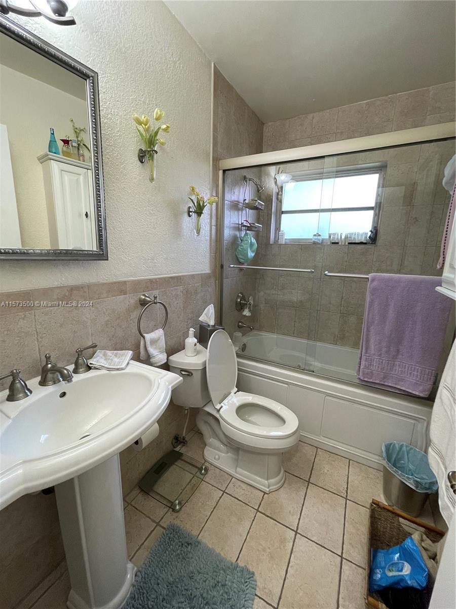 3270 SW 7th St 3270, Miami, Florida 33135, 3 Bedrooms Bedrooms, ,2 BathroomsBathrooms,Residentiallease,For Rent,3270 SW 7th St 3270,A11573500