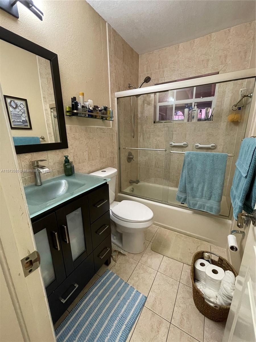 3270 SW 7th St 3270, Miami, Florida 33135, 3 Bedrooms Bedrooms, ,2 BathroomsBathrooms,Residentiallease,For Rent,3270 SW 7th St 3270,A11573500