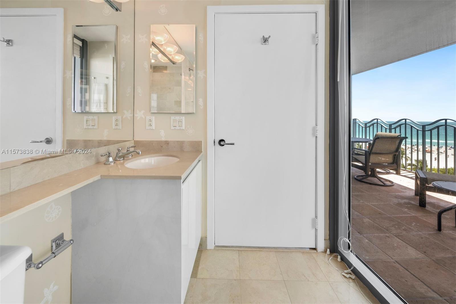 1500 Ocean Dr 702, Miami Beach, Florida 33139, 3 Bedrooms Bedrooms, ,3 BathroomsBathrooms,Residentiallease,For Rent,1500 Ocean Dr 702,A11573838