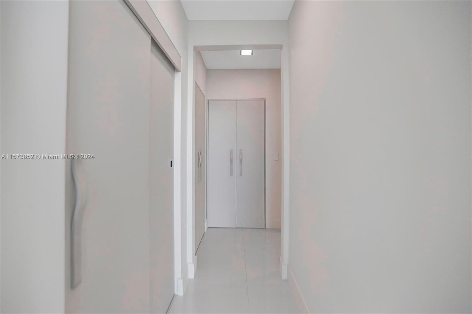 950 Brickell Bay Dr 5608, Miami, Florida 33131, 2 Bedrooms Bedrooms, ,2 BathroomsBathrooms,Residentiallease,For Rent,950 Brickell Bay Dr 5608,A11573852