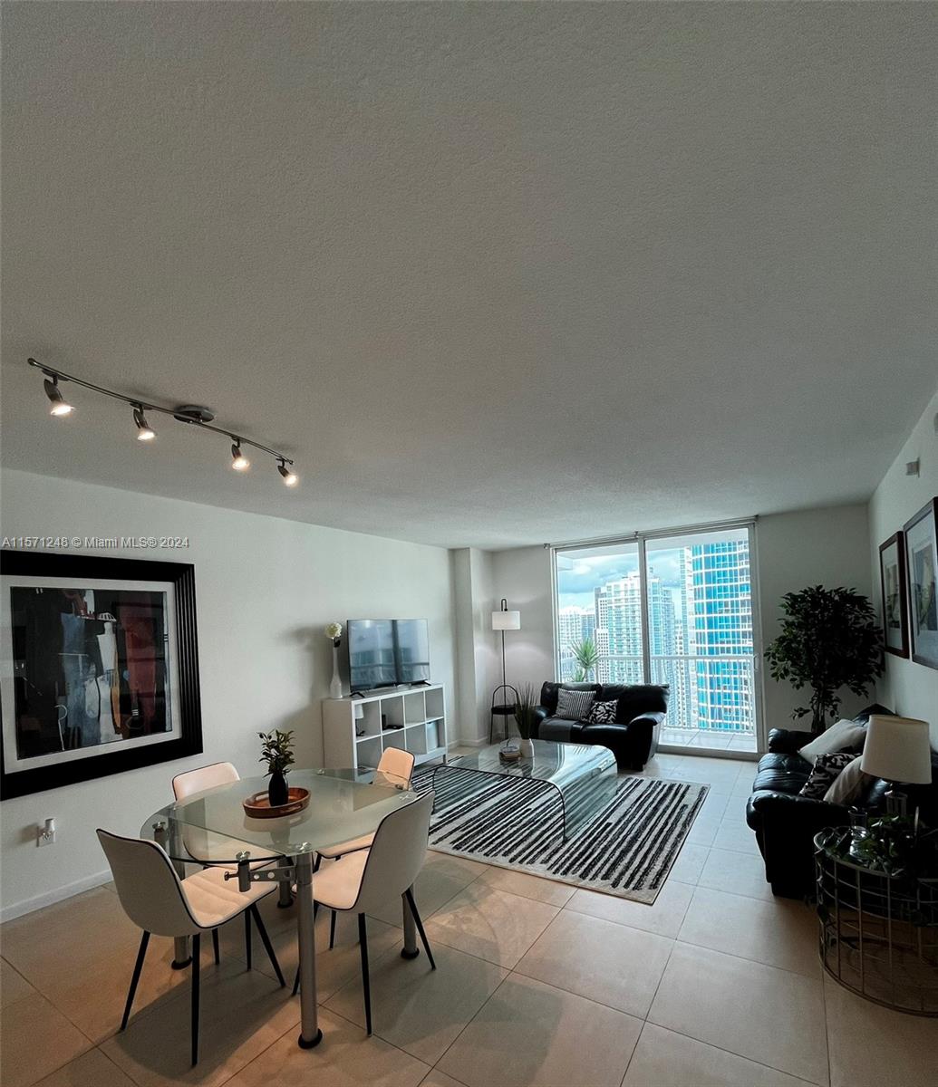 1200 Brickell Bay Dr 4322, Miami, Florida 33131, 1 Bedroom Bedrooms, ,1 BathroomBathrooms,Residential,For Sale,1200 Brickell Bay Dr 4322,A11571248