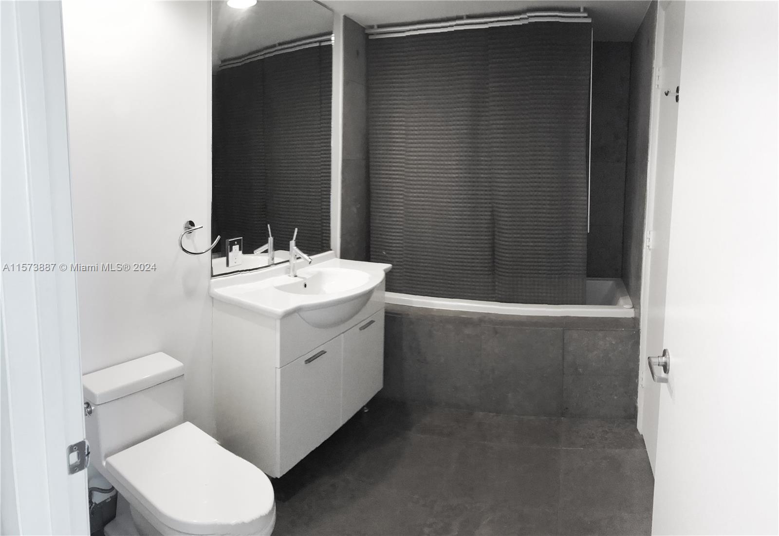 485 Brickell Ave 2911, Miami, Florida 33131, 1 Bedroom Bedrooms, ,1 BathroomBathrooms,Residentiallease,For Rent,485 Brickell Ave 2911,A11573887