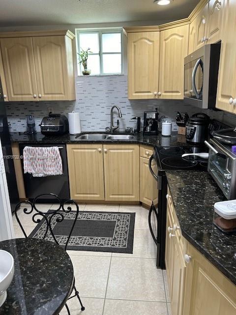 17415 NW 75th Pl 108, Hialeah, Florida 33015, 3 Bedrooms Bedrooms, ,2 BathroomsBathrooms,Residentiallease,For Rent,17415 NW 75th Pl 108,A11573722