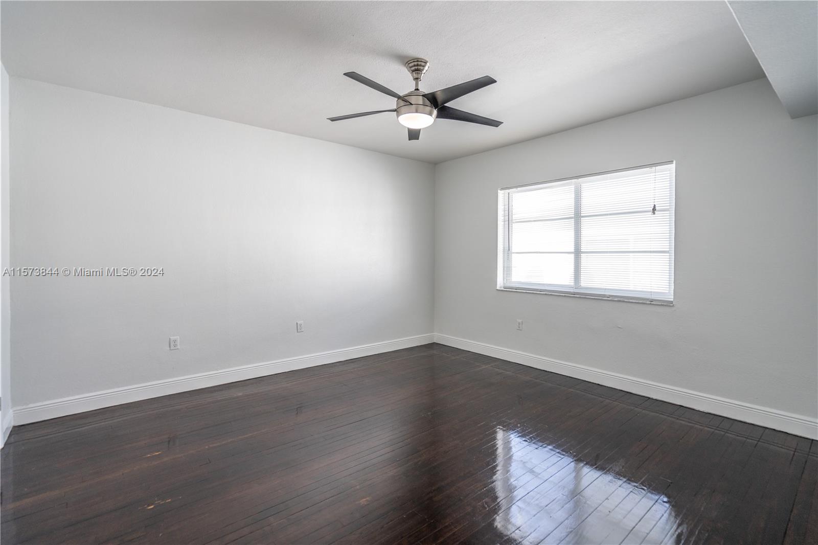 1007 Bay Dr 202, Miami Beach, Florida 33141, 1 Bedroom Bedrooms, ,1 BathroomBathrooms,Residentiallease,For Rent,1007 Bay Dr 202,A11573844