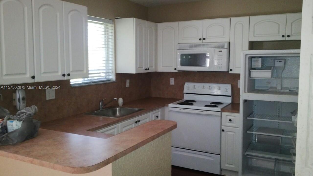 1250 SE 31st Ct 206-33, Homestead, Florida 33035, 3 Bedrooms Bedrooms, ,2 BathroomsBathrooms,Residentiallease,For Rent,1250 SE 31st Ct 206-33,A11573628
