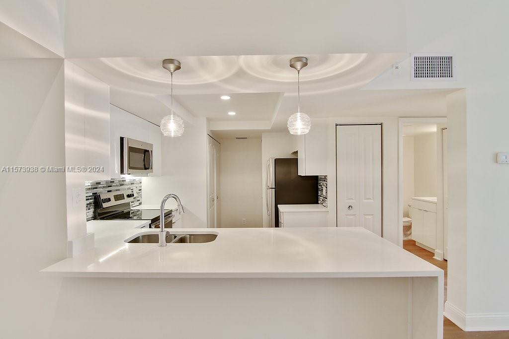 3605 NE 207th St 2202, Aventura, Florida 33180, 2 Bedrooms Bedrooms, ,2 BathroomsBathrooms,Residentiallease,For Rent,3605 NE 207th St 2202,A11573938