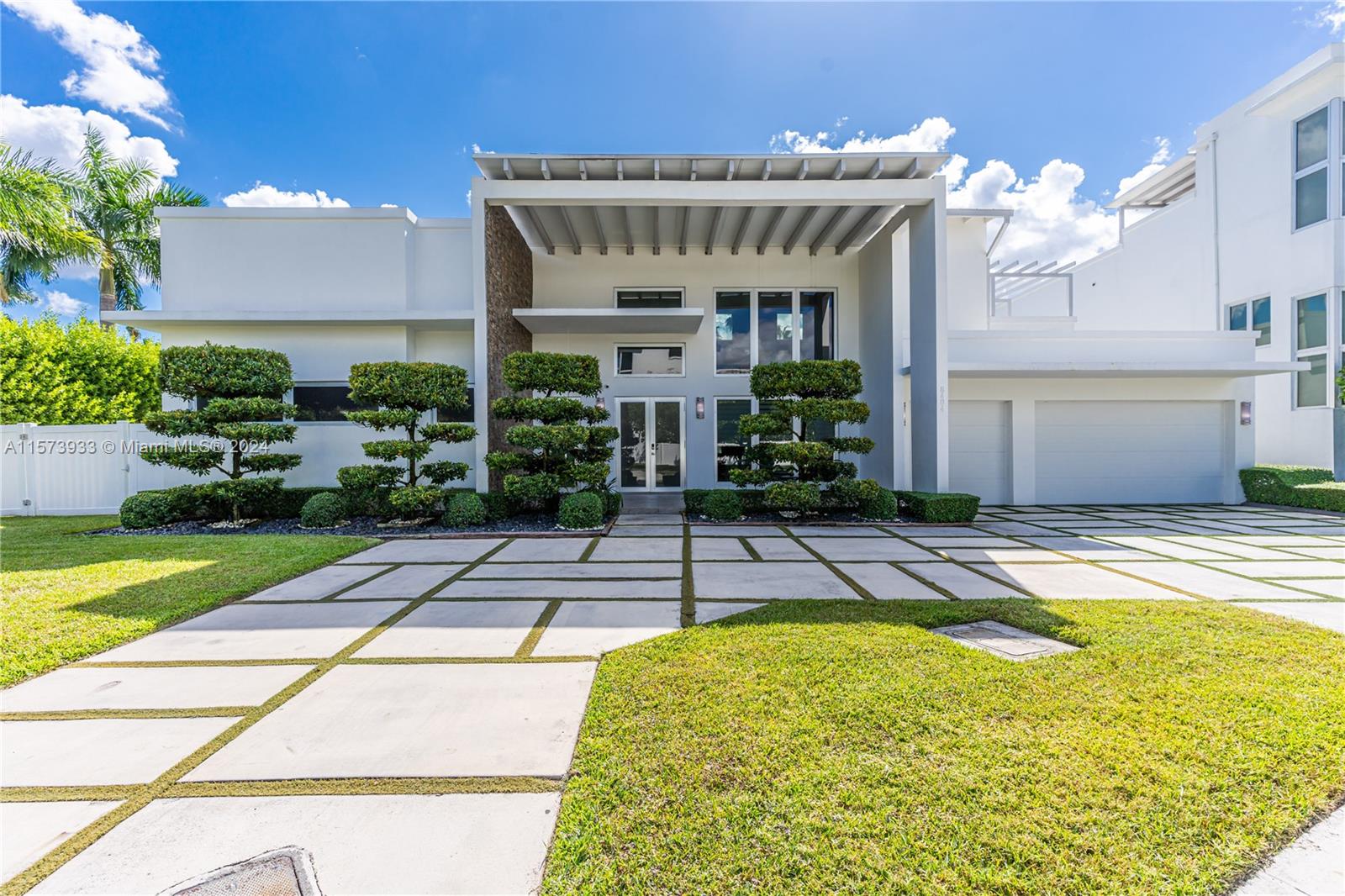 Spectacular home in the best area of Doral, the Oasis Park Square community, living area 3,838 square feet for a total lot of 13,086 SQFT, built in 2015, this MODERN house has 6 bedrooms and 6 Full bath, gourmet chef’s kitchen. Stainless steel appliances (JennAir), high windows impact, electric shutters (hunter-douglas), Jacuzzi, BBQ, Pool, Close access to expressway, right behind Doral City place, a few miles away from Downtown Doral where there is shopping, entertainment, and great restaurants. Excellent A+ school very close, and grocery stores. Family friendly area.