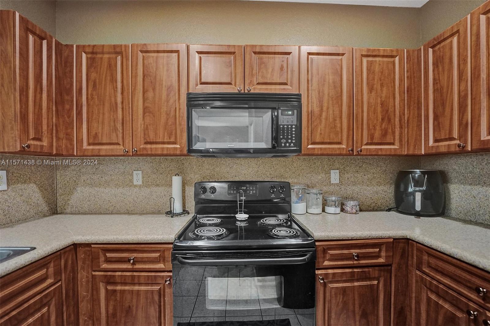 385 NE 31st Ave, Homestead, Florida 33033, 3 Bedrooms Bedrooms, ,2 BathroomsBathrooms,Residentiallease,For Rent,385 NE 31st Ave,A11571438