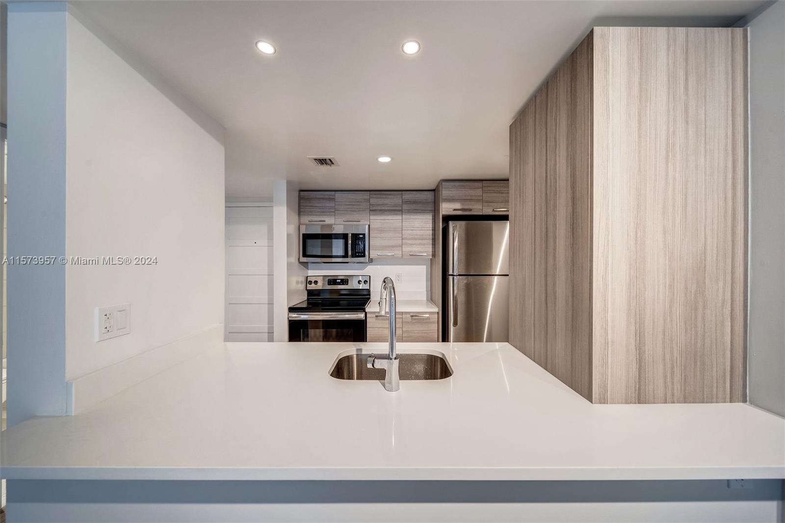 1756 N Bayshore Dr 29F, Miami, Florida 33132, 1 Bedroom Bedrooms, ,1 BathroomBathrooms,Residentiallease,For Rent,1756 N Bayshore Dr 29F,A11573957