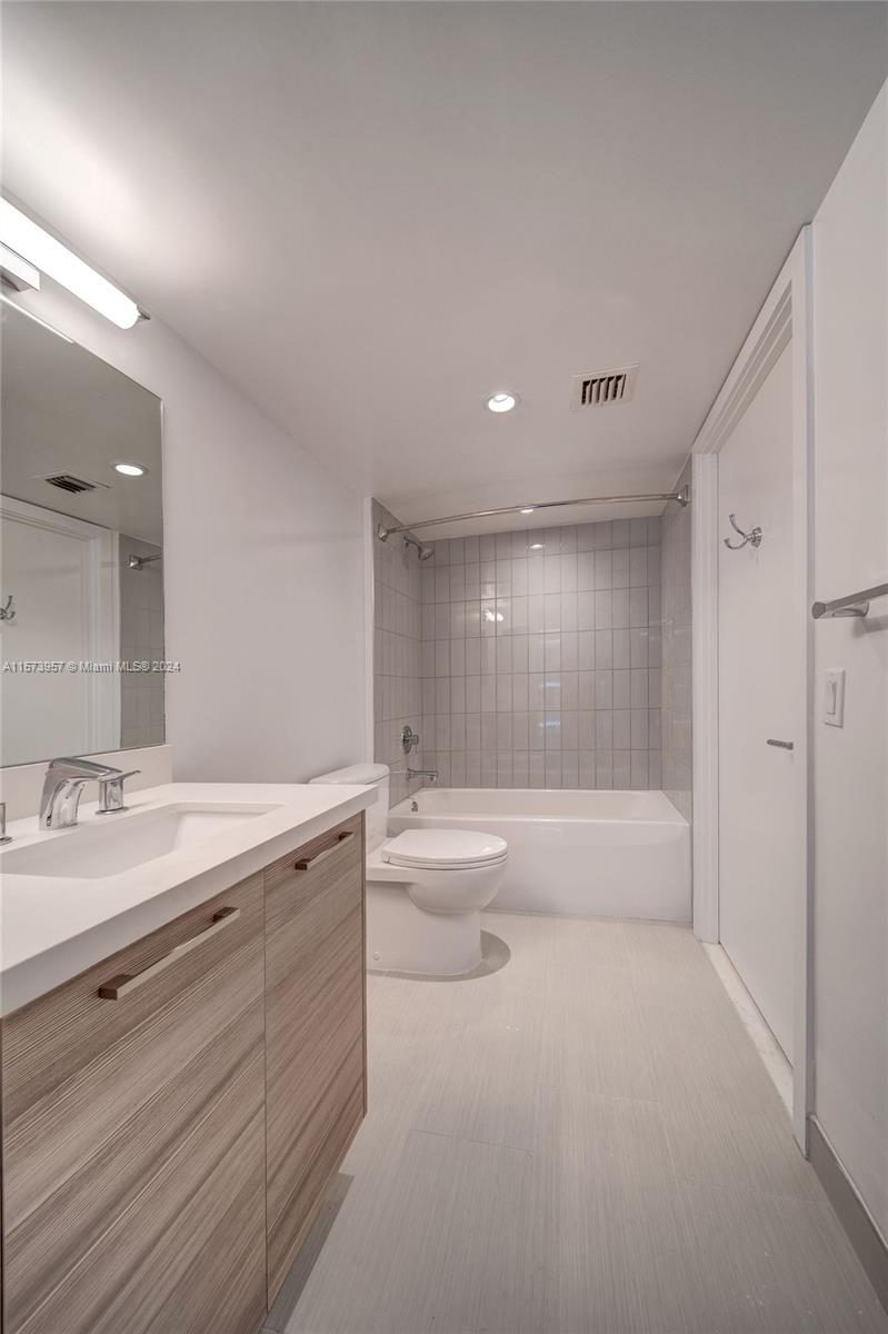 1756 N Bayshore Dr 29F, Miami, Florida 33132, 1 Bedroom Bedrooms, ,1 BathroomBathrooms,Residentiallease,For Rent,1756 N Bayshore Dr 29F,A11573957