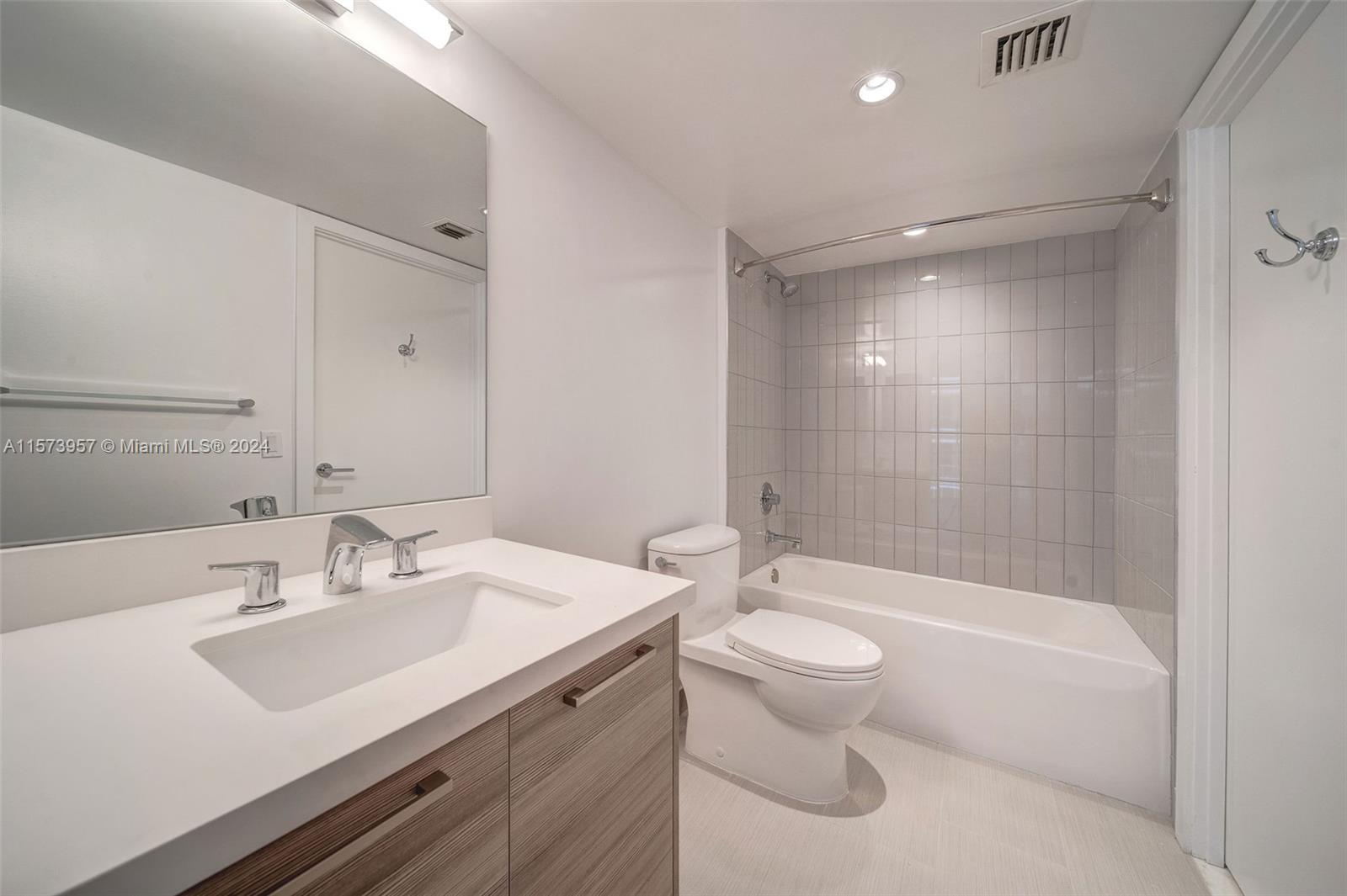 1756 N Bayshore Dr 29F, Miami, Florida 33132, 1 Bedroom Bedrooms, ,1 BathroomBathrooms,Residentiallease,For Rent,1756 N Bayshore Dr 29F,A11573957