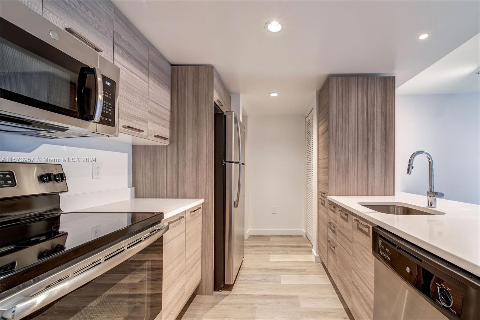 1756 N Bayshore Dr 29F, Miami, Florida 33132, 1 Bedroom Bedrooms, ,1 BathroomBathrooms,Residentiallease,For Rent,1756 N Bayshore Dr 29F,A11573957