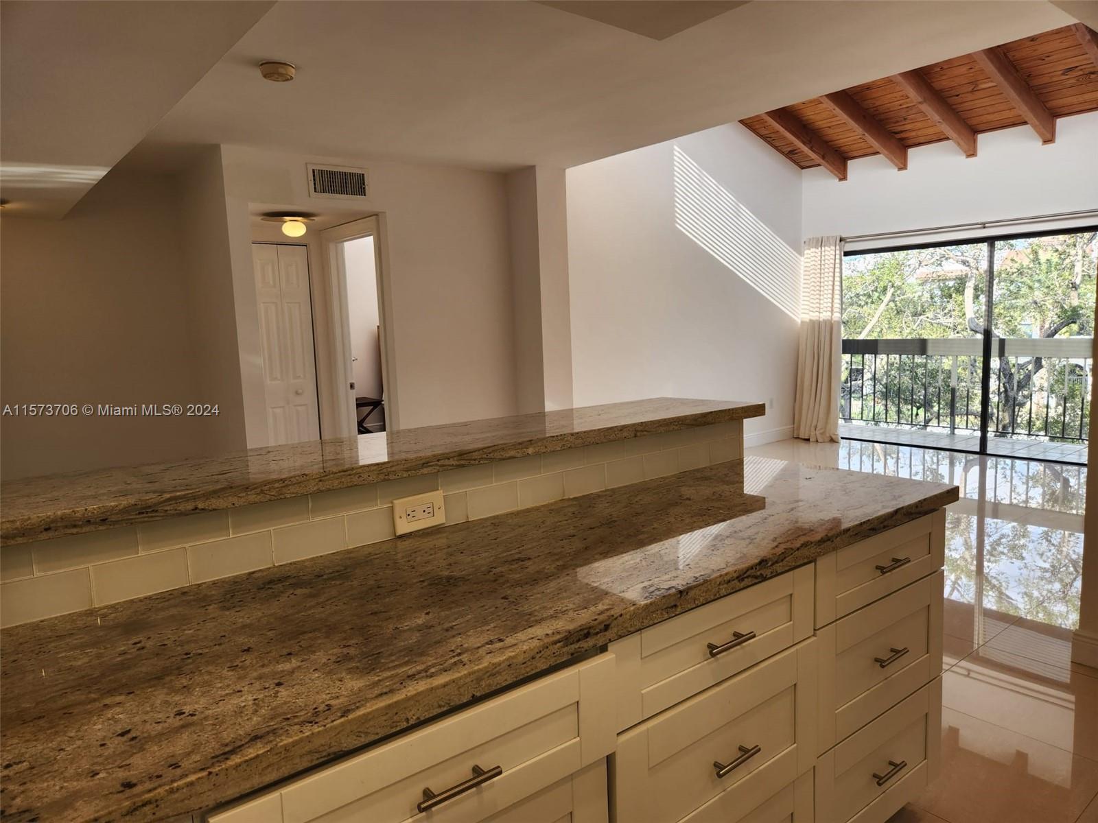 5201 Orduna Dr 14, Coral Gables, Florida 33146, 2 Bedrooms Bedrooms, ,2 BathroomsBathrooms,Residentiallease,For Rent,5201 Orduna Dr 14,A11573706