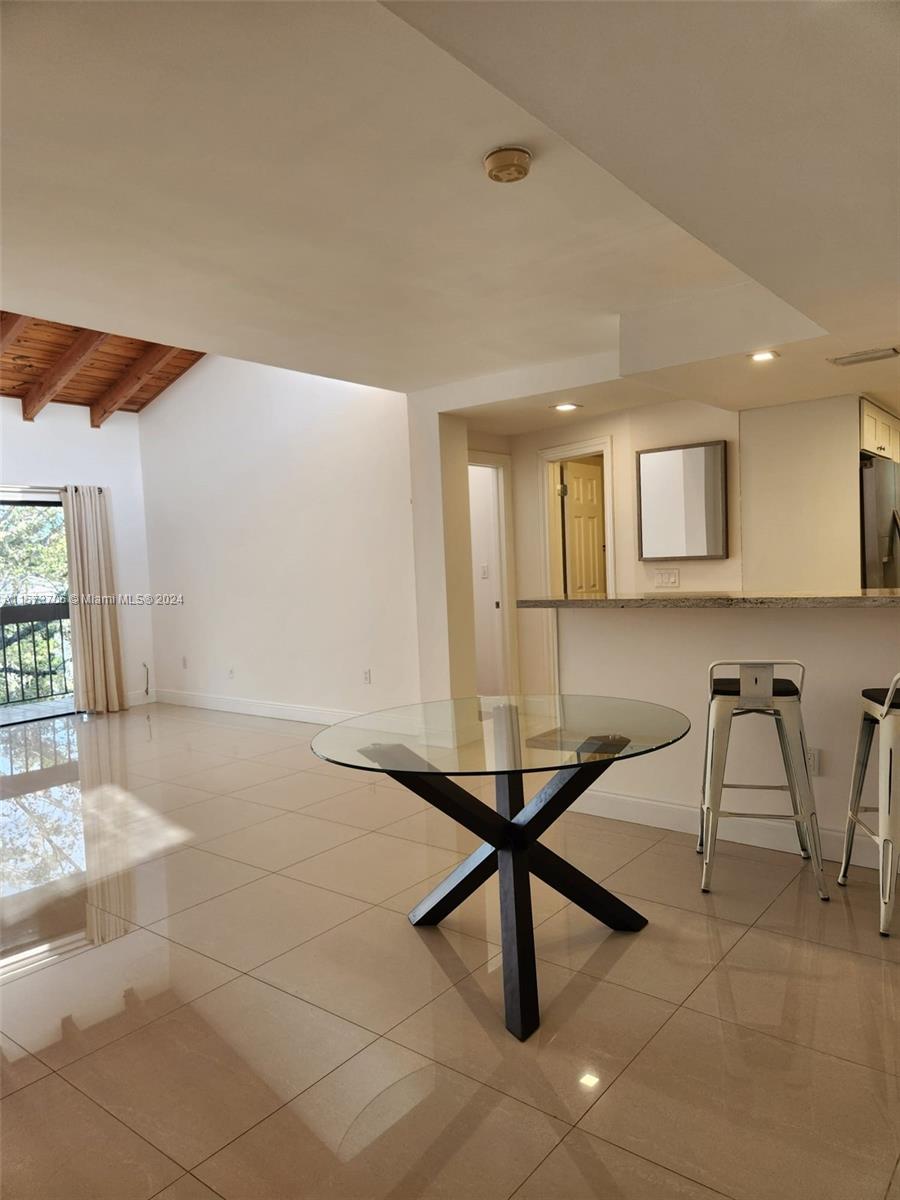 5201 Orduna Dr 14, Coral Gables, Florida 33146, 2 Bedrooms Bedrooms, ,2 BathroomsBathrooms,Residentiallease,For Rent,5201 Orduna Dr 14,A11573706