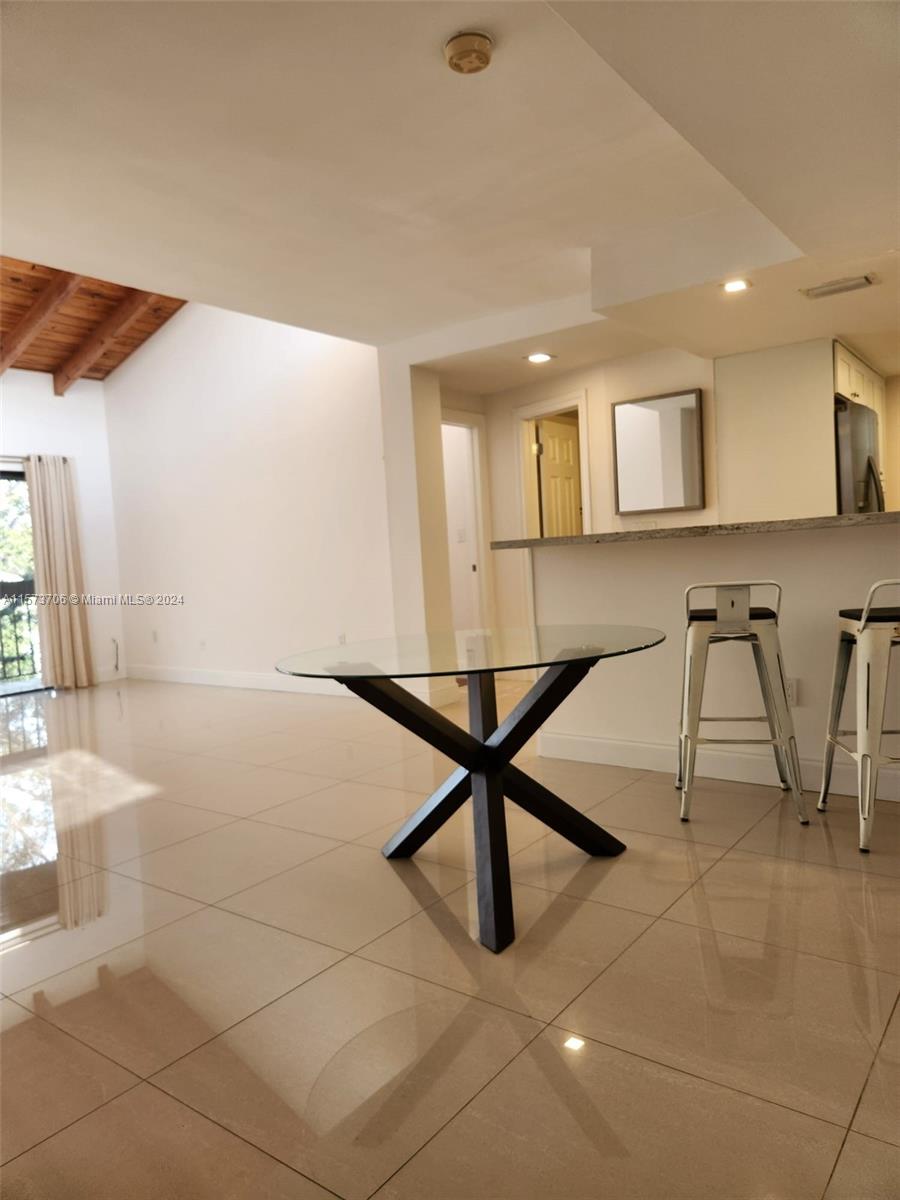 5201 Orduna Dr 14, Coral Gables, Florida 33146, 2 Bedrooms Bedrooms, ,2 BathroomsBathrooms,Residentiallease,For Rent,5201 Orduna Dr 14,A11573706