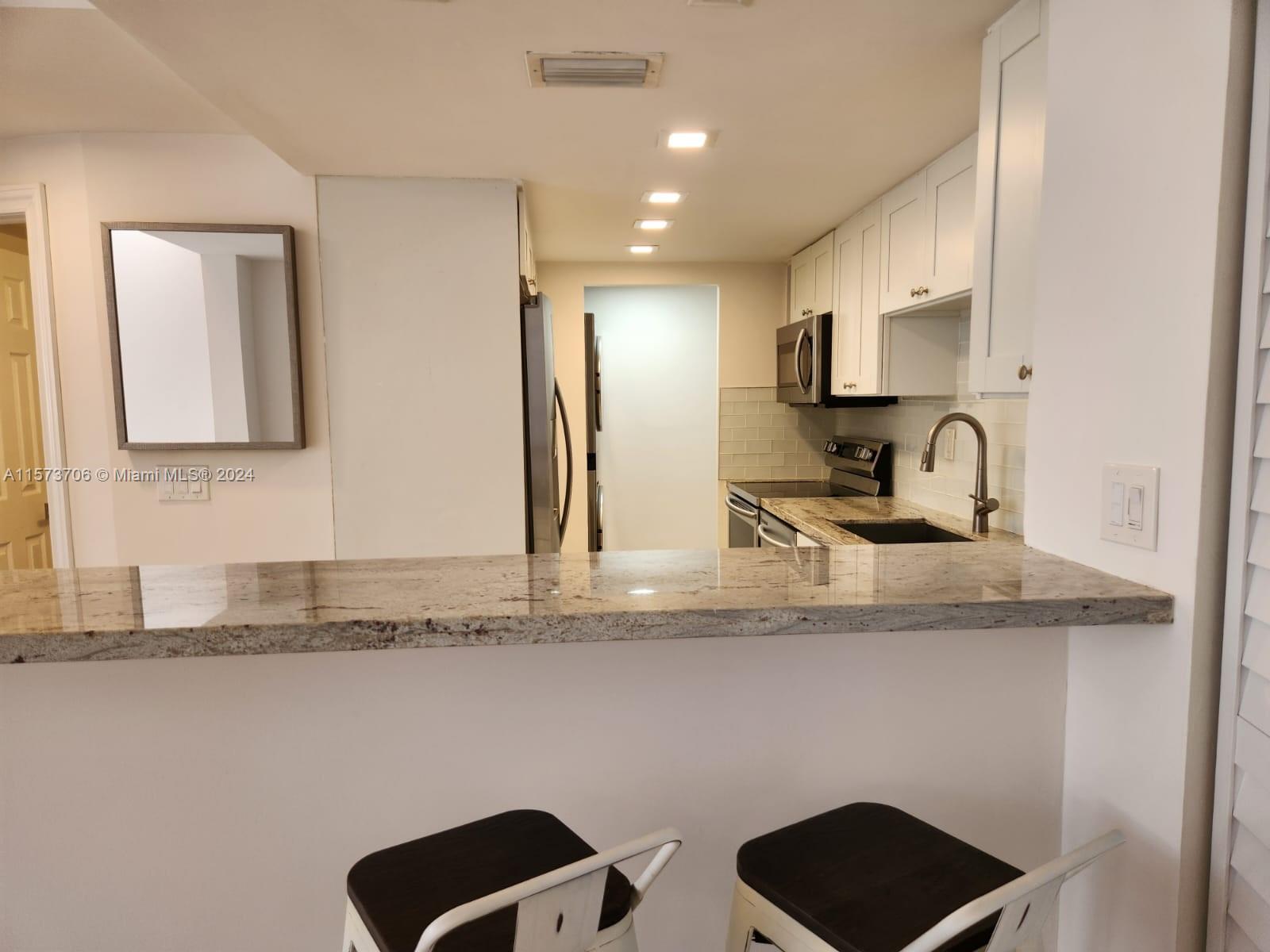 5201 Orduna Dr 14, Coral Gables, Florida 33146, 2 Bedrooms Bedrooms, ,2 BathroomsBathrooms,Residentiallease,For Rent,5201 Orduna Dr 14,A11573706