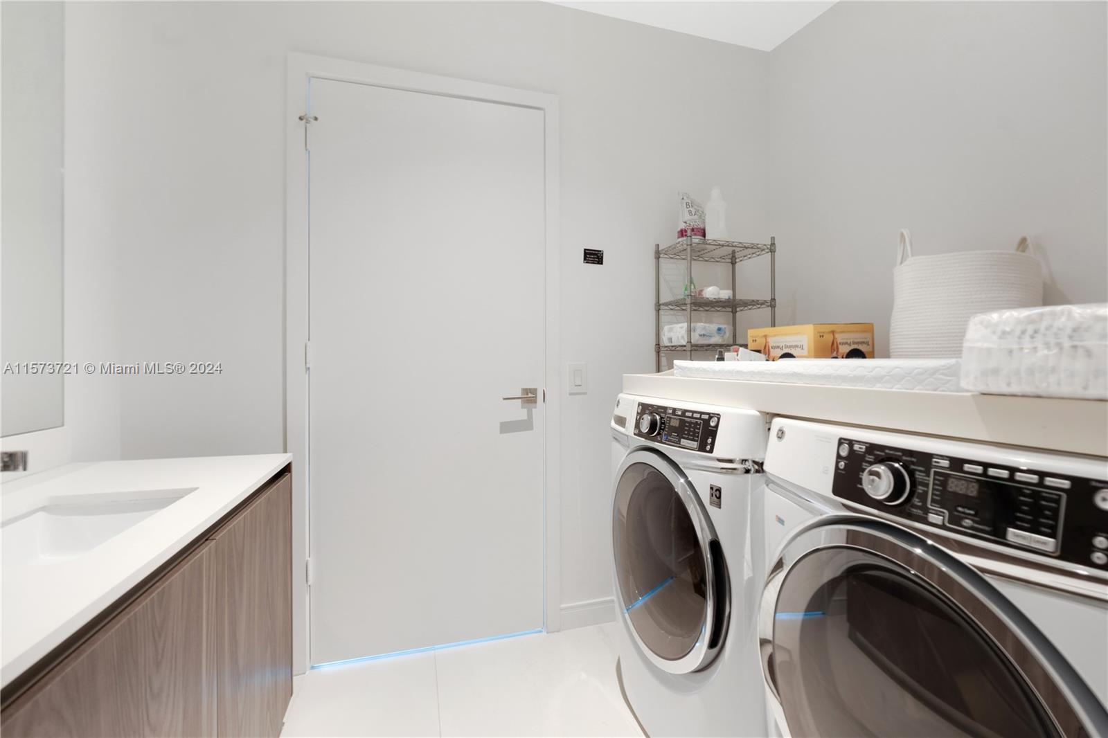 3131 NE 7th Ave PH5002, Miami, Florida 33137, 4 Bedrooms Bedrooms, ,5 BathroomsBathrooms,Residentiallease,For Rent,3131 NE 7th Ave PH5002,A11573721